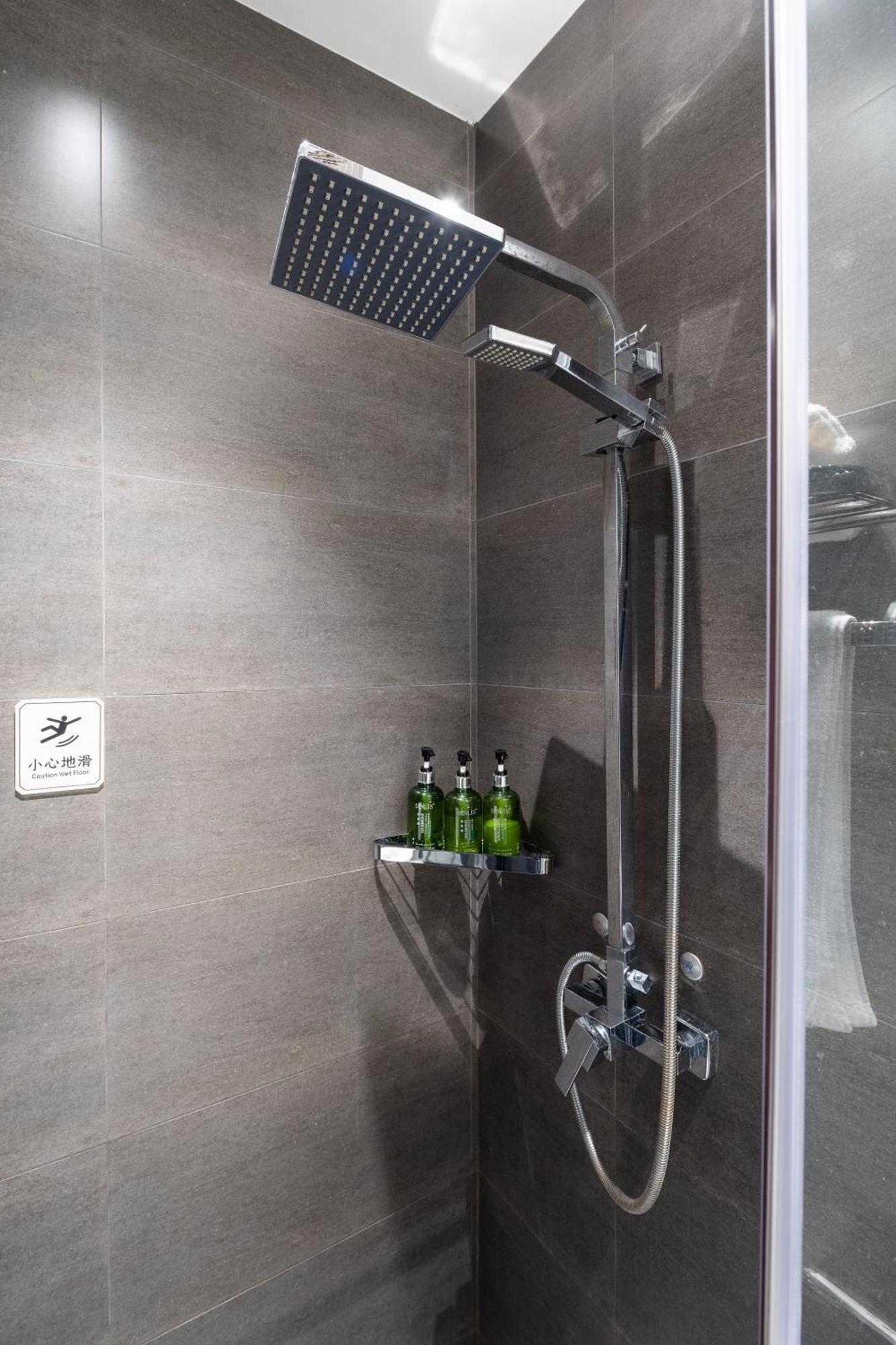 Beijing Tangfu Nanluoguxiang Wang Fu Jing Forbidden City Snack Street Hotel,1 Stop Walking To Airport Express,3 Stop To Tiananmen&Free Laundry Dry Service &Professional Free Tour Ticket Service With English Speaking Staff Exterior photo